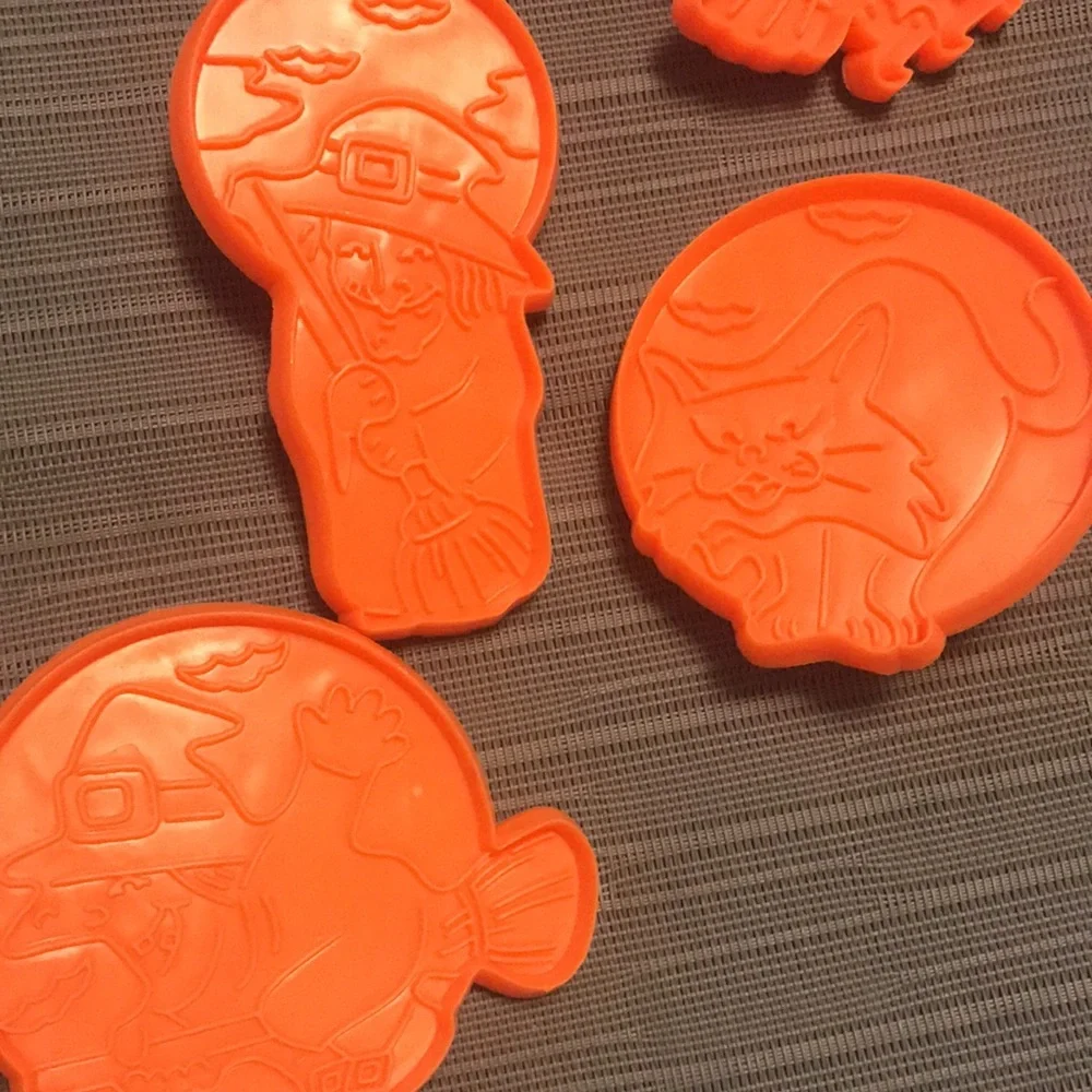 Halloween Plastic Cookie Cutters Press Lot of 8 Witch Bat Ghost Cat Vampire